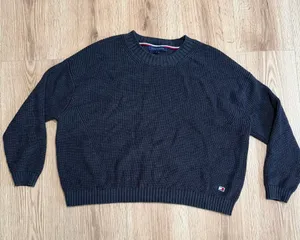 Tommy Hilfiger Black Ribbed Crewneck Sweater with Flag‎ Detail thumbnail 1