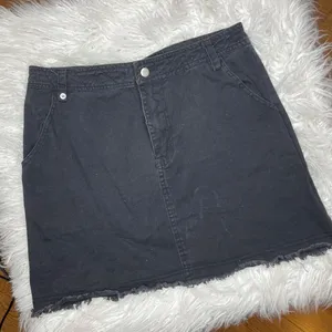 5/$25💜 Honey Belle- Black Jean Skirt thumbnail 1