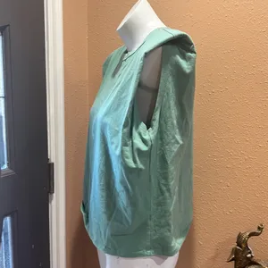 Miss Lola Amiable green padded shoulder sleeveless T-shirt thumbnail 3