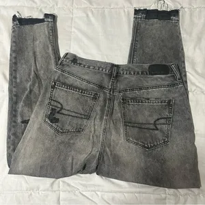 American Eagle Distressed Mom Jeans Size 6 Short thumbnail 3