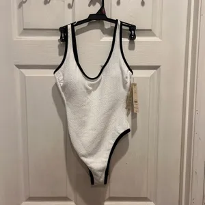 No Boundaries‎ Womens Medium White Textured High Leg One Piece Swimsuit NWT thumbnail 2