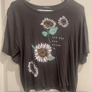 Originality Gray Sunflower Tee Size M thumbnail 1