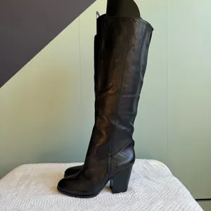 Saks 5th Avenue Sammie Black Leather Knee High Boots Sz 6 New and Unworn thumbnail 4