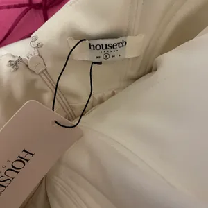 House Of CB NWT AISHA IVORY SATIN STRAPLESS DRESS thumbnail 8