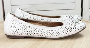 Vionic Robyn Eyelet Perforated Leather Ballet‎ Flats White Size 9.5 thumbnail 1