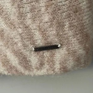 Abercrombie and Fitch Beige‎ and Cream Sweater. Size Small. thumbnail 4