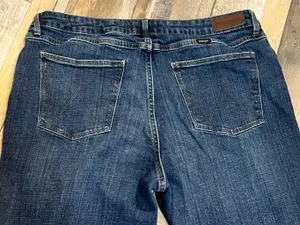 Wrangler Flare High-Rise Jeans Women’s thumbnail 2