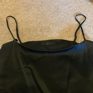 Reformation‎ small tank top thumbnail 3