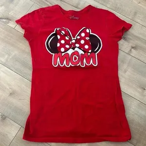 4/$25 Disney Minnie Mouse Red T-shirt “MOM” Sz M thumbnail 1