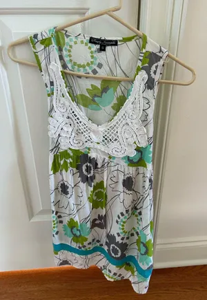 Boutique Top thumbnail 1
