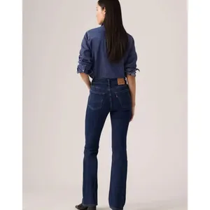 Levi's 725 High Rise Bootcut Women's 28x30 Jeans Dark Wash Lapis Dark Horse thumbnail 3