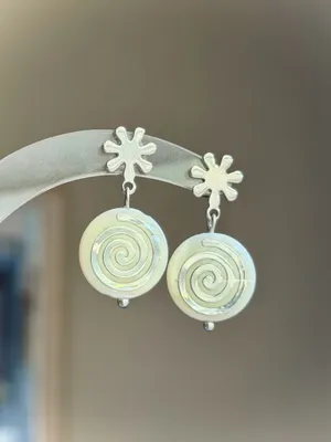 Handmade boho vintage grunge funky whimsical style swirl shell beads earrings🌀 thumbnail 2