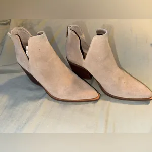 Vince Camuto Gigietta Suede Booties thumbnail 4