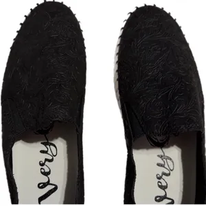 Very G Women Black Embossed Floral Slip On Platform Sneakers VGSP0271-001 Size 9 thumbnail 4