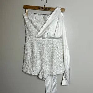 Bella & Bloom Sequin Satin Shoulder Tie Romper White Size M thumbnail 4