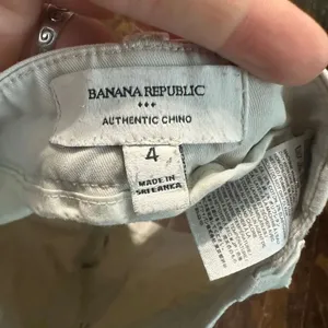 Banana Republic chino flat front traveler size 4 shorts thumbnail 3