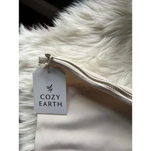 NWT’s Cozy Earth Beige Zippered Dust Bag Pouch Bag thumbnail 3