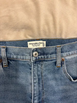 Abercrombie & Fitch Ultra High-Rise Straight Ankle Jeans thumbnail 4