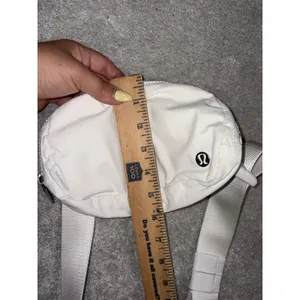 Lululemon Everywhere Belt Crossbody Bag 1L White thumbnail 7