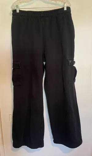 Fabletics Black Cargo Style Wide Leg Sweatpants XL thumbnail 1