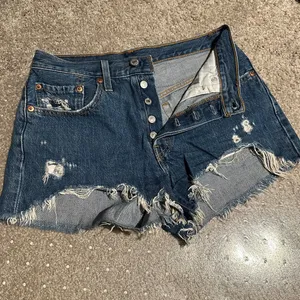LEVI’s 501 Original Fit High Rise Distressed Western Daisy Duke Shorts Sz. 26 thumbnail 7
