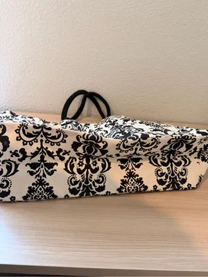 Canvas Damask Tote Bag in Black and Cream thumbnail 11
