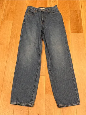 Levi's ‘94 baggy‎ Women's Straight-Leg Jeans in Medium Blue Wash 26 thumbnail 1