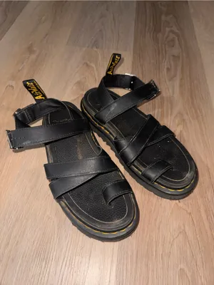 Dr Martens Avry Hydro Leather Strap Sandel - Size 7 thumbnail 4