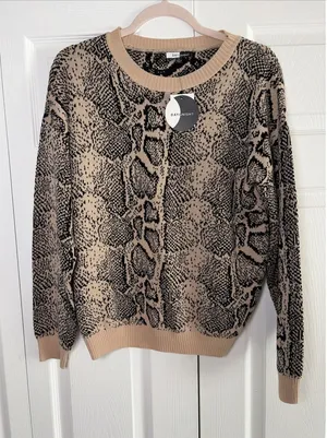 Day & Night Snakeskin Crewneck Sweater Womens Size L Tan Black Animal Print thumbnail 1
