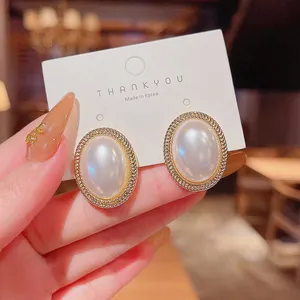 Elegant White Pearl Stud Earrings for Women thumbnail 3