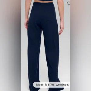 ALO Yoga NWT Muse Wide Leg Pants Navy Blue Size M thumbnail 2