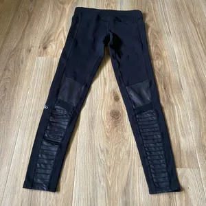 Alo Yoga High-Waist Moto Leggings Size M Black Glossy Faux Leather thumbnail 3