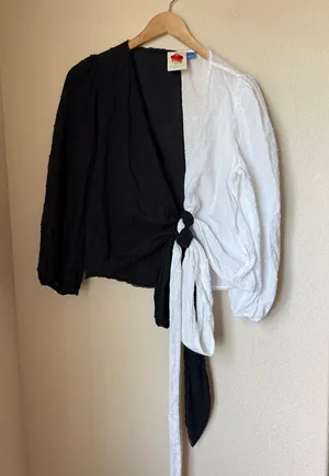 Farm Rio Colorblocked Wrap Blouse Black and White Size S thumbnail 1