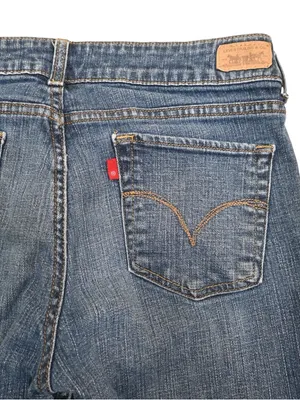Levi's Women's Straight 526 Jean 10 thumbnail 7