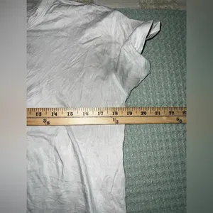 Lululemon Cropped T-Shirt -‎ White thumbnail 2
