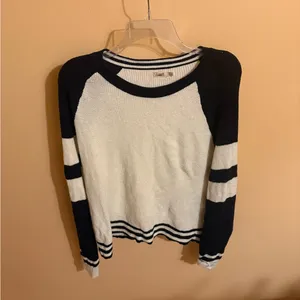 Faherty Throwback Waffle Crewneck Sweater in black & white thumbnail 3