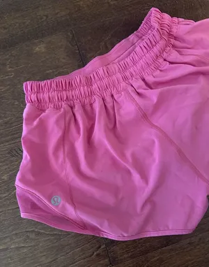 Lululemon Hotty Hot Shorts 2.5" Low-Rise pink thumbnail 2