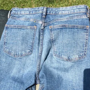 Zara Jeans Womens 6 Denim Straight Leg Cropped Light Wash Raw Hem thumbnail 6