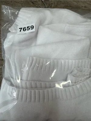 Edikted White Cropped Bow
Sweater size medium NWT thumbnail 5