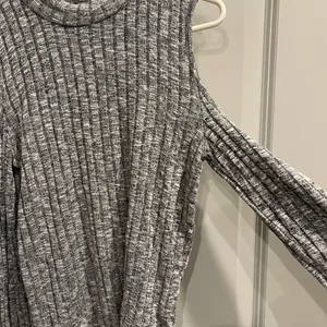 American Eagle Outfitters Gray Off The Shoulder Ribbed Knit Top thumbnail 2