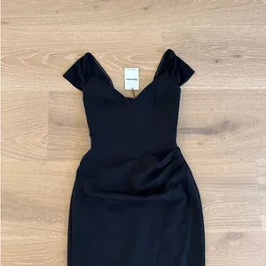 Showpo Maxi Dress Gown Veronika Sweatheart Neckline Size US 2 in Black thumbnail 2