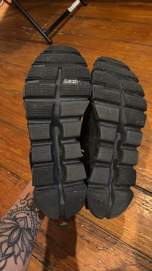 On Cloud Running Shoes thumbnail 2