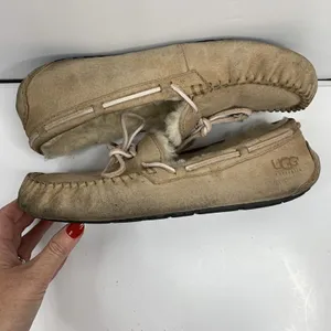 Ugg Women's Sz 11 Dakota Slipper Leather Nubuck Beige Tobacco Slip On Shoes 5612 thumbnail 4