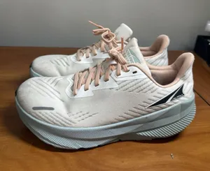 Altra FWD Experience Women Sz 7 W AL0A82CJ110 White Peach Running Shoes Sneakers thumbnail 1