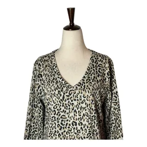 Tyler Boe Leopard Chrissy Shirt Women Medium Tan NWT‎ V Neck Tunic Top Animal thumbnail 3