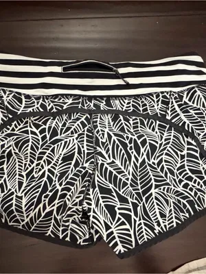 Lululemon Speed Shorts black & white palm leaf w stripe waist 10 thumbnail 3