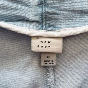 a new day Paperbag High Waist Tapered Jeans With Belt Light Blue Wash Sz 12 thumbnail 10
