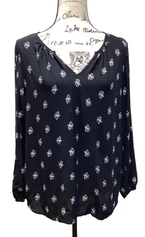 Old Navy Vneck blouse Black with white flowers. Size Large thumbnail 1