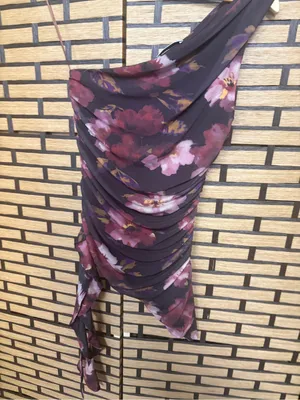 Milk + honey burgundy one shoulder floral top size XS thumbnail 4