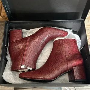 NWT Michael By Michael Shannon Womens Burgundy Croc Embossed Ankle Boots Size 7 thumbnail 4